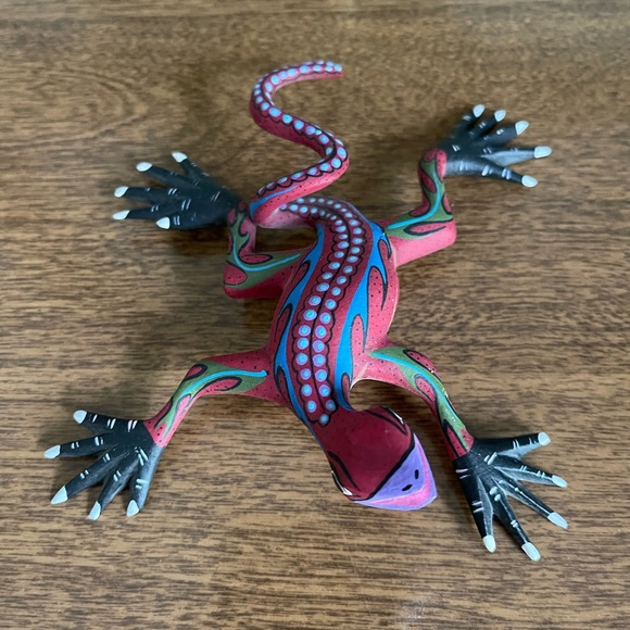 Oaxacan wood carved Gecko Lizard - Picture 7 of 7